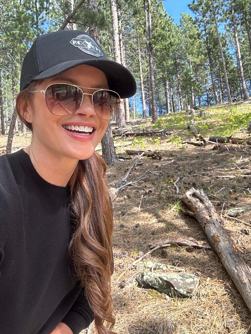 Taking_A_Selfie_With_My_Summer_Sweater_-_Oliver_Charles.jpg__PID:c21e5ad6-0e8a-428c-9ce2-6740ff37f2e5